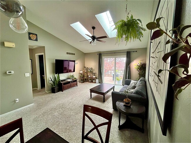 Building Photo - 2319 10th St