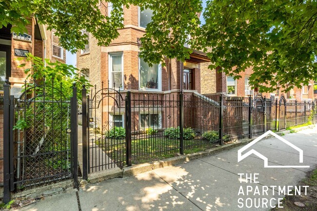 Building Photo - 2118 N Avers Ave