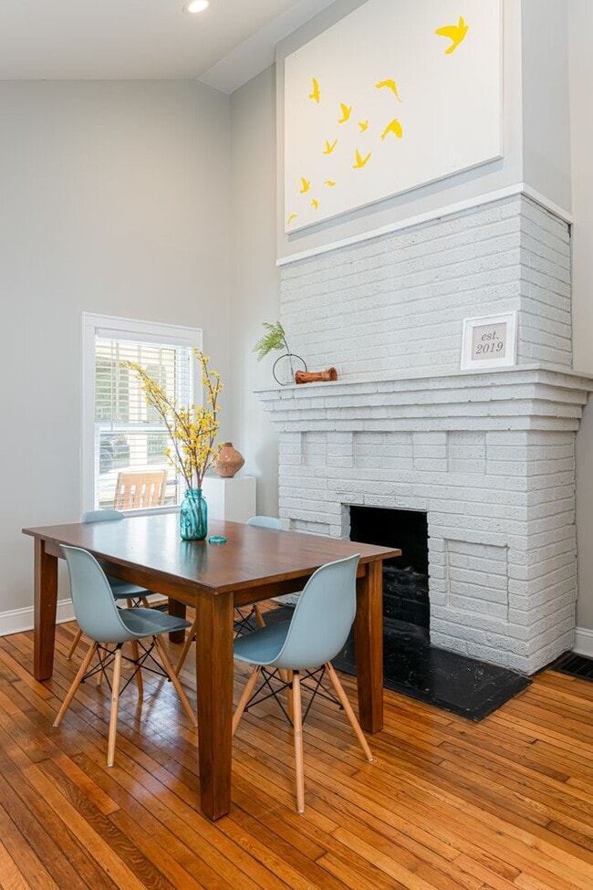 Building Photo - Beautifully Updated House - Awesome Montford Location