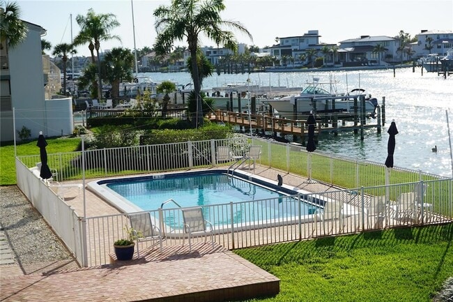 Building Photo - 340 Pinellas Bayway S