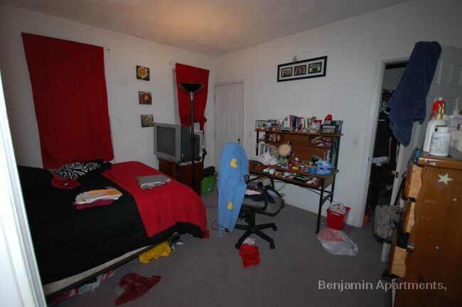 Building Photo - 58 Mansfield St