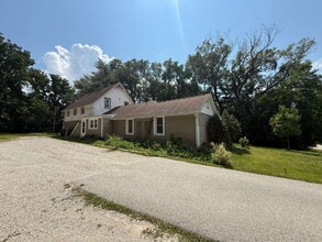Building Photo - Large 2 bedroom, 1 bath for rent.