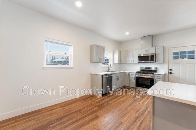 Building Photo - 68 Legend Trail