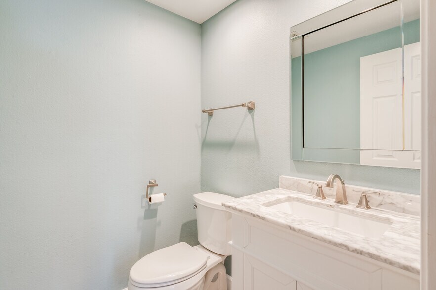 Building Photo - 470 Providence Ct