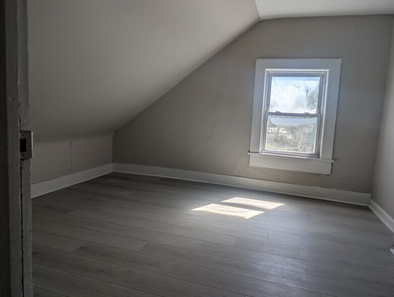 Building Photo - 502 Marion St