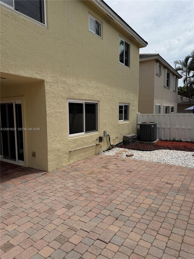 Building Photo - 804 NW 99th Ave