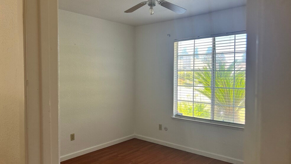 Building Photo - 1691 Yorktown Ct