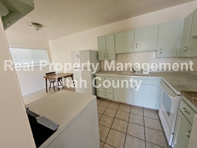 Building Photo - Orem 4-Plex