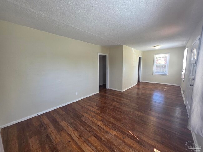 Building Photo - 203 SE Syrcle Dr