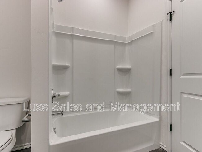 Building Photo - 8012 NW 110th Dr