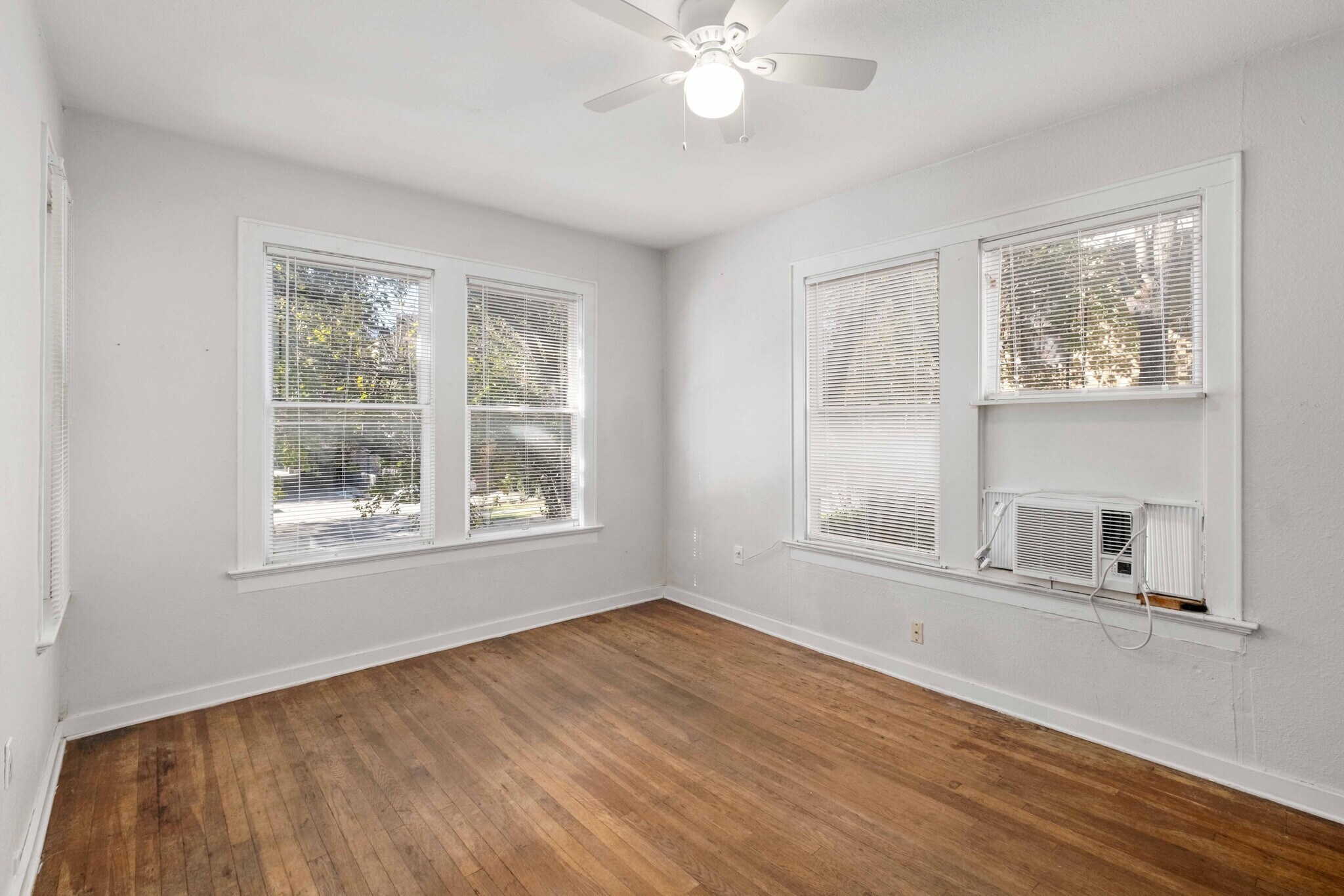 Building Photo - 202 E 31st St