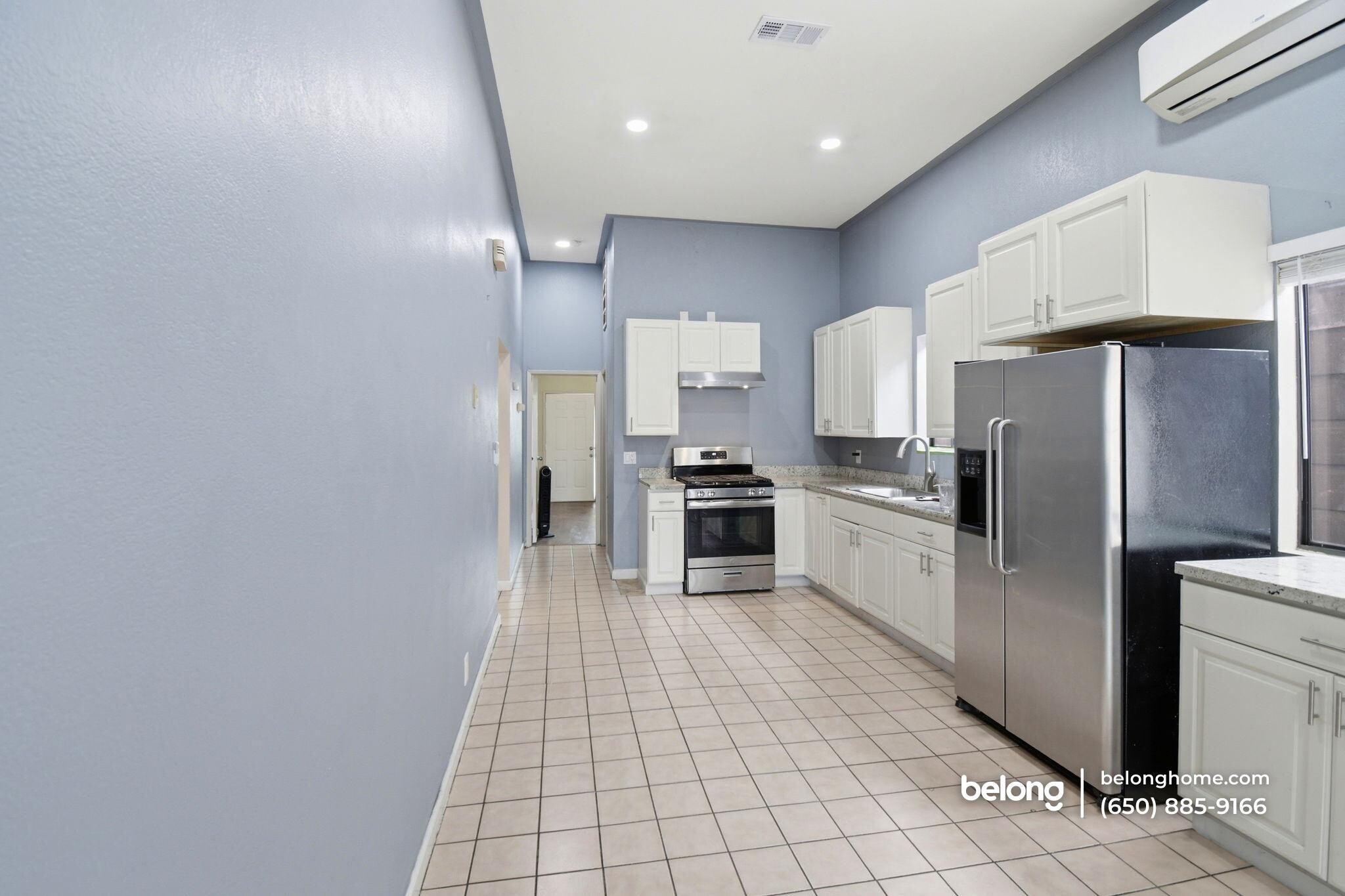 Building Photo - 3221 Helen St