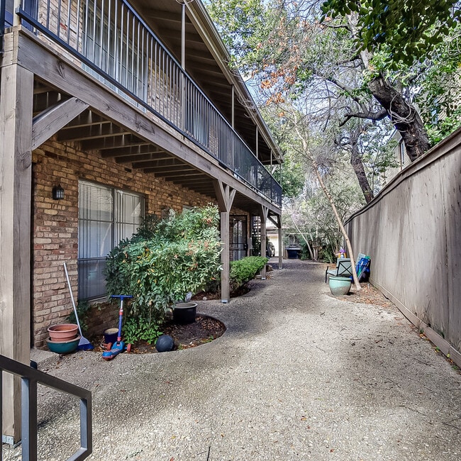 Building Photo - 3903 Hawthorne Ave