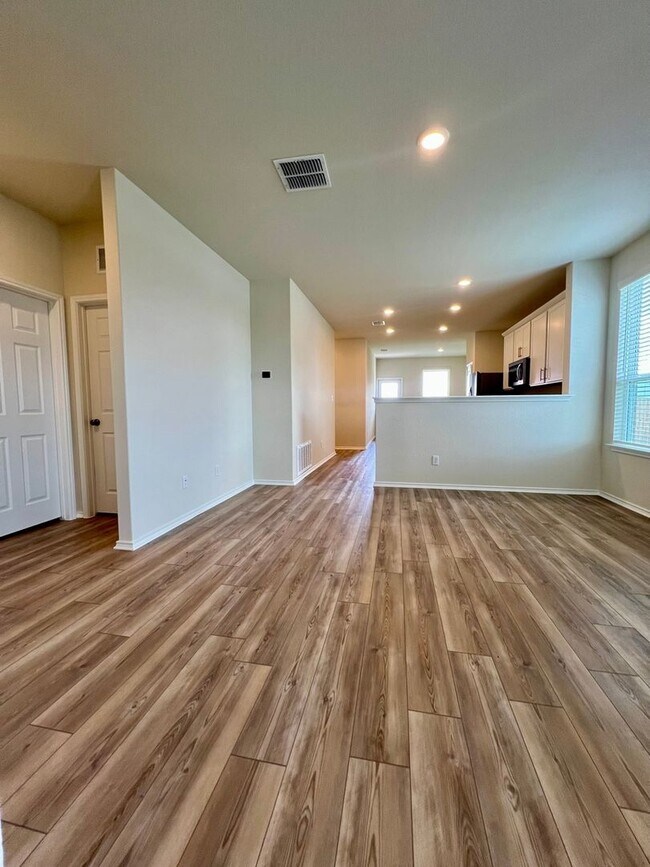 Building Photo - Charming 3BR 2BA House in Buda