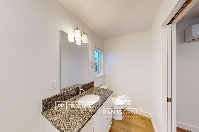 Building Photo - Easy I5 Access! 1 Bed ADU in Trestlewood!
