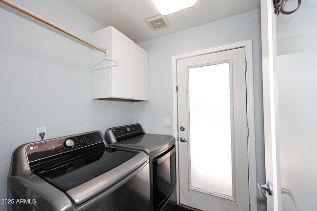 Building Photo - 25829 N 41st Dr