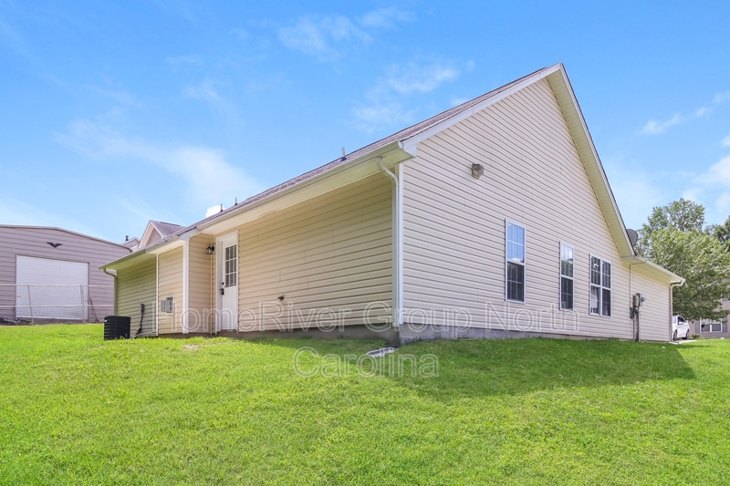 Building Photo - 1109 Maury Ln