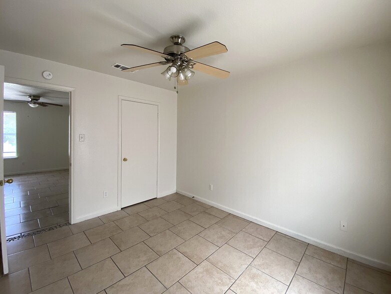 Building Photo - 1706 Windward Dr