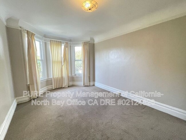 Building Photo - 35 27th St