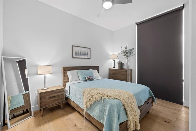 Building Photo - 70 Rainey St