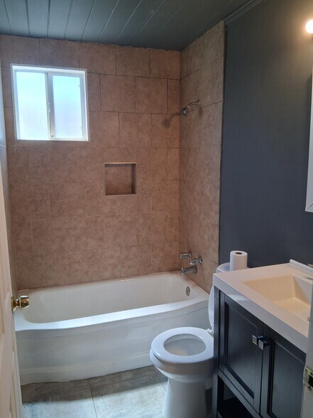 Building Photo - 167 Ladera Dr