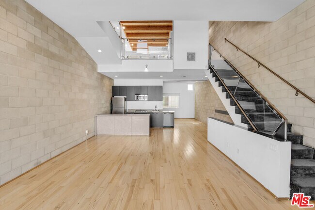 Building Photo - 717 Highland Ave