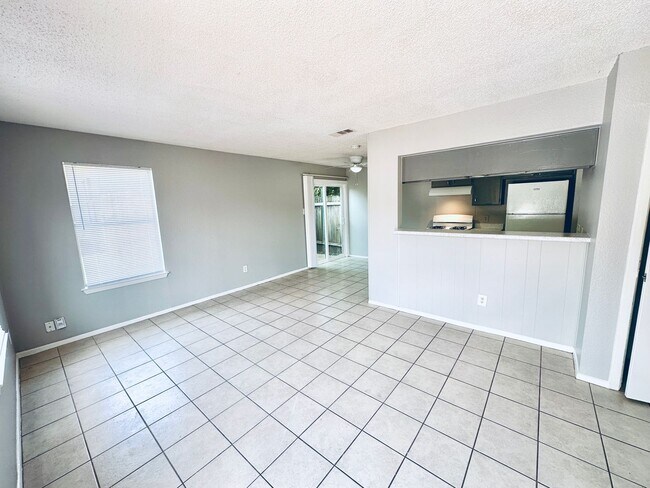 Building Photo - 5305 Woodland Oaks Ct