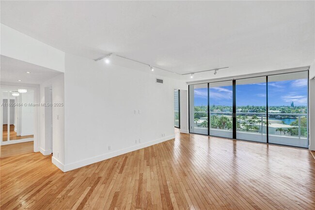 Building Photo - 20281 E Country Club Dr
