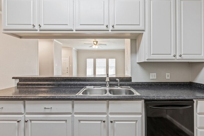 Building Photo - 3 Bedroom 3 Bath gated community in Baylor Bubble