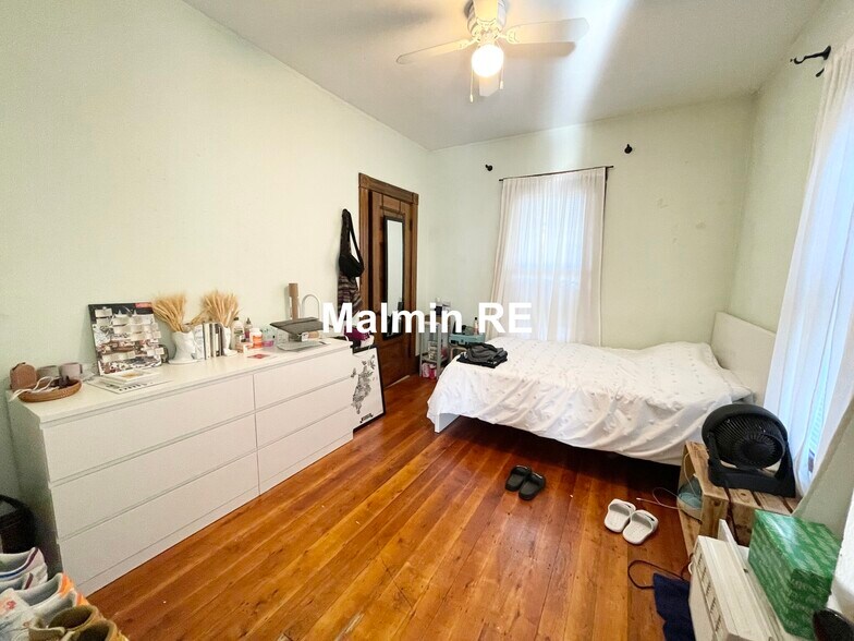 Building Photo - 67 Hillside St