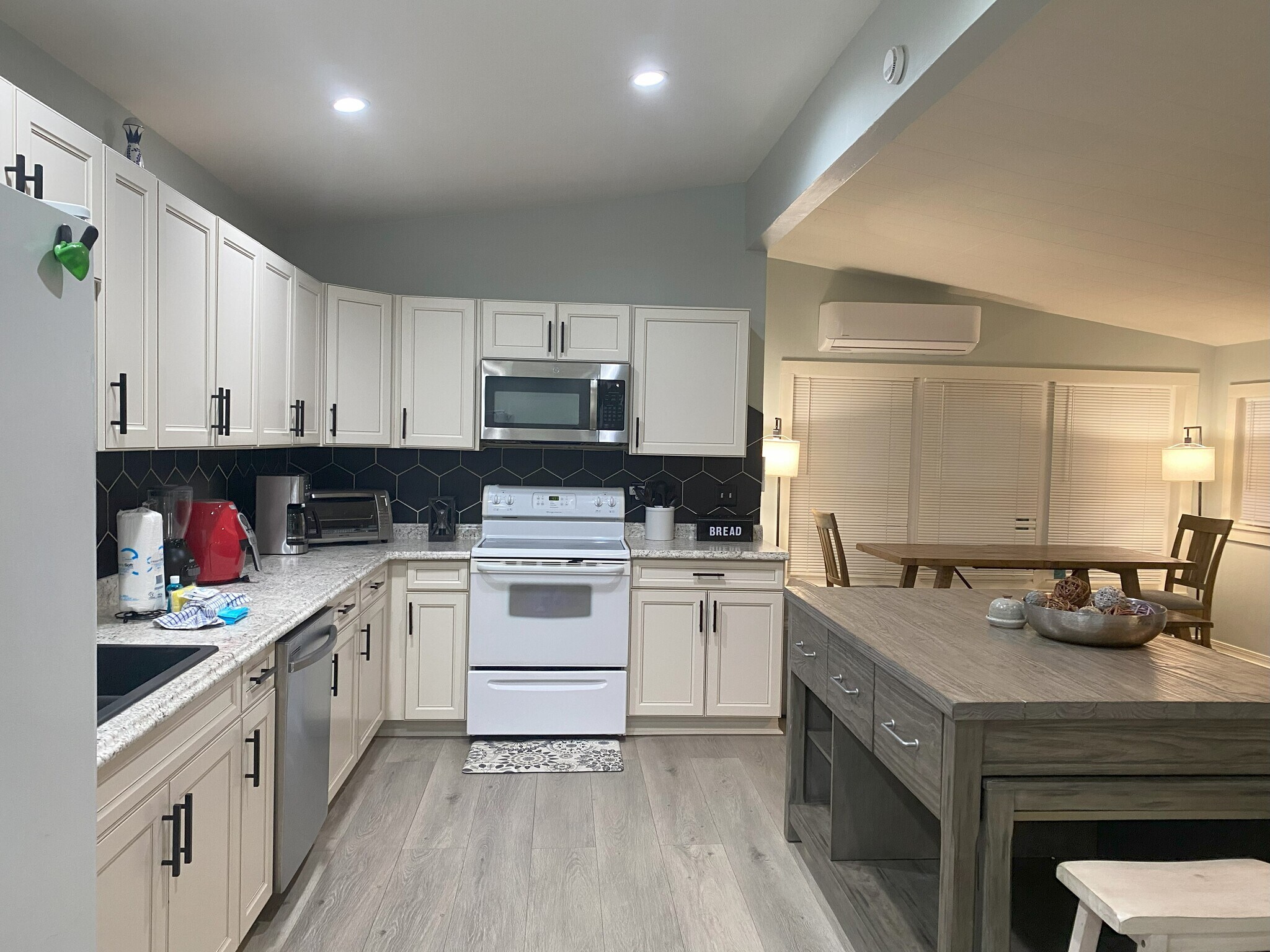 Building Photo - 314 Jasmine Pl