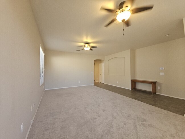 Building Photo - San Tan Valley Home in the Popular Johnson Ranch!