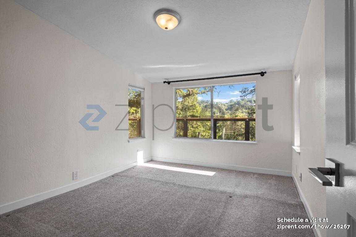 Building Photo - Unit