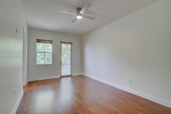 Building Photo - 406 SW 14th Ave