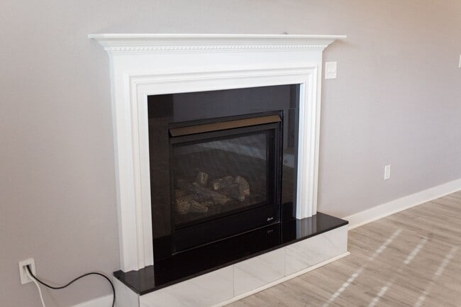 Building Photo - 4 bed/2.5 bath Ready Now- Norfolk