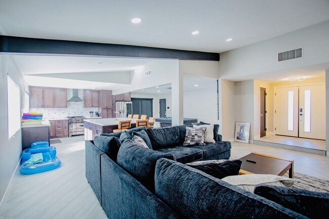 Building Photo - Modern 3 Bd, 2.5 Bth, Remodeled Open Floor plan Chef's Kitchen