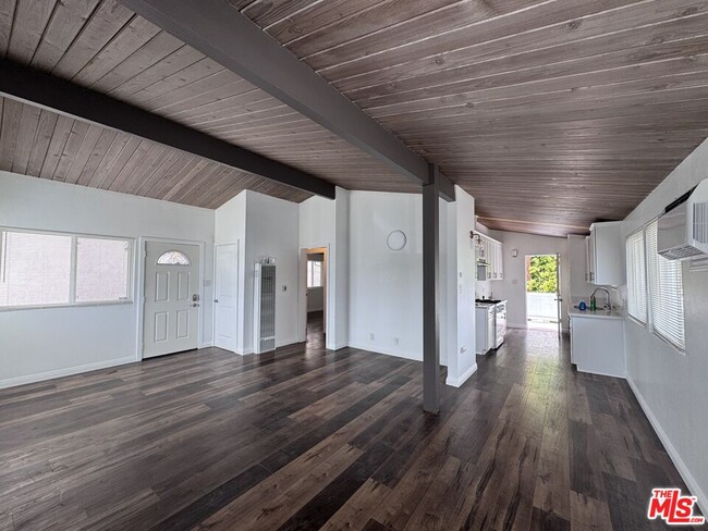 Building Photo - 4419 W Rosecrans Ave