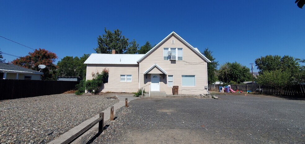 Building Photo - 1268 Sycamore St