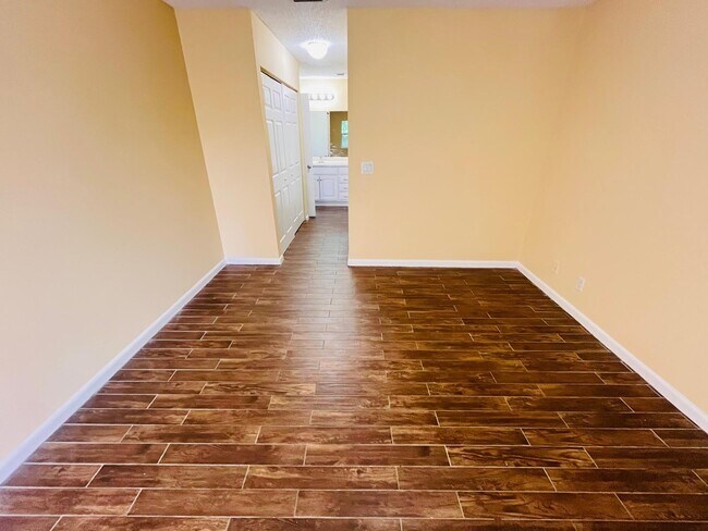 Building Photo - 5985 Forest Hill Blvd