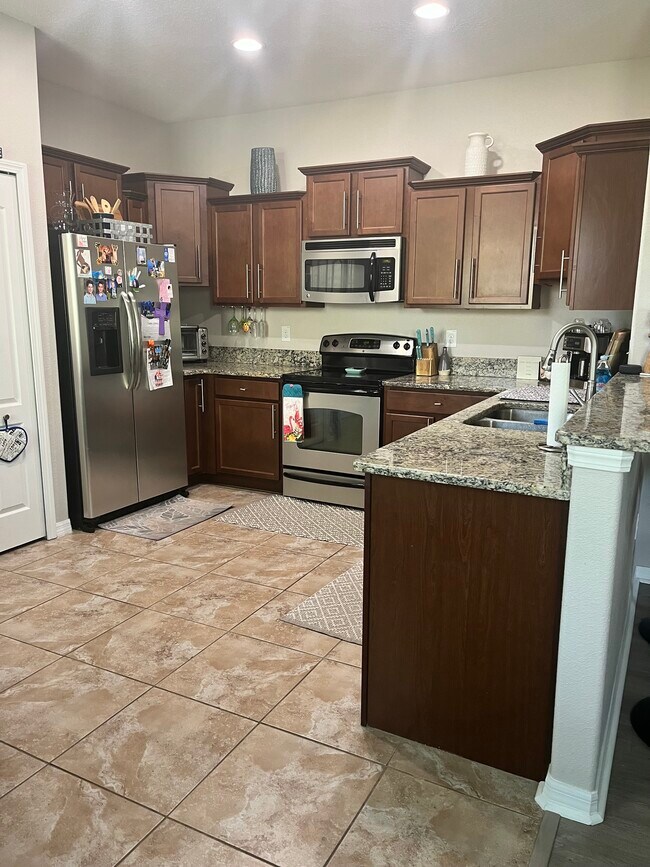 Building Photo - 2819 Lantern Hill Ave