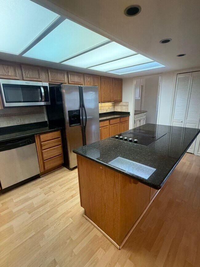 Building Photo - Charming 3 bedroom 2 bathroom home located in Hanford