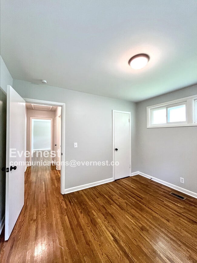 Building Photo - 1014 Olympia Pl