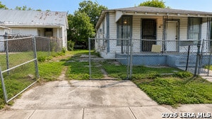 Building Photo - 215 S Brazos St