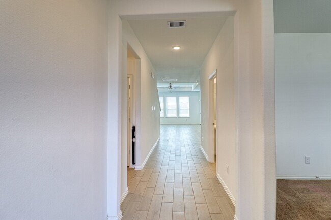 Building Photo - 8106 Royal Palm Ct