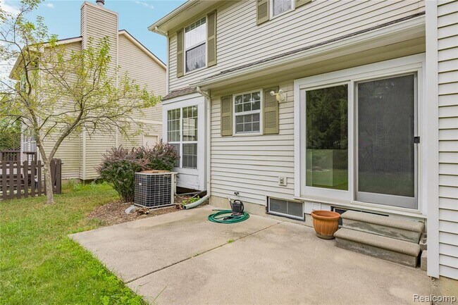 Building Photo - 47258 Scarlet Dr N