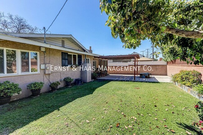 Building Photo - 6533 E Monlaco Rd