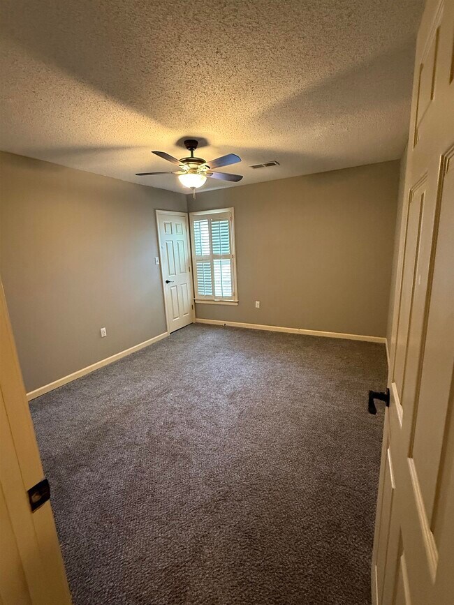 Building Photo - 2805 Morning Woods Dr