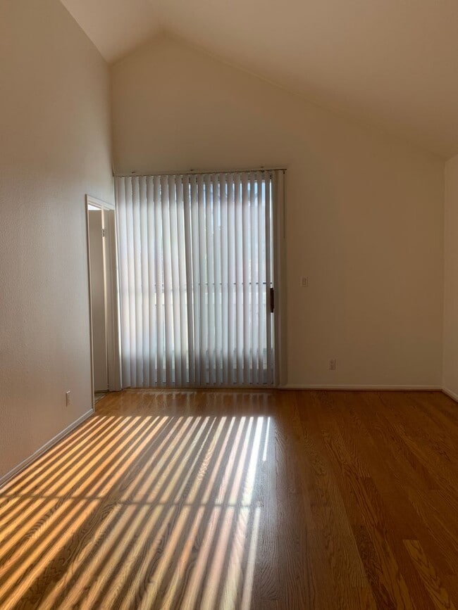 Building Photo - Fabulous in Coronado!