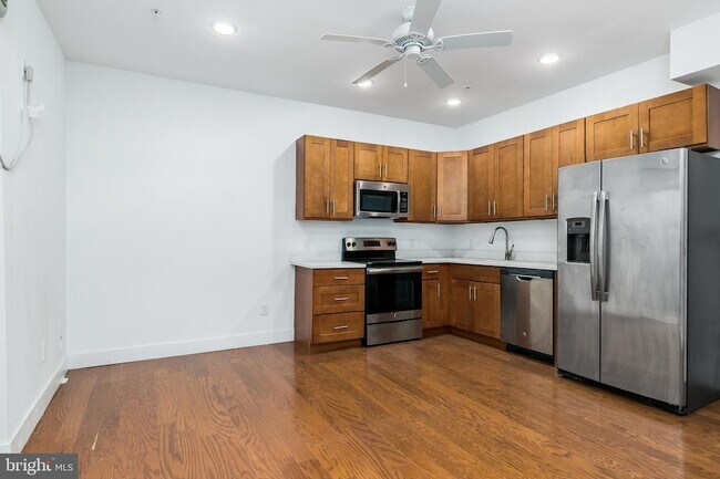 Building Photo - 1639 Poplar St