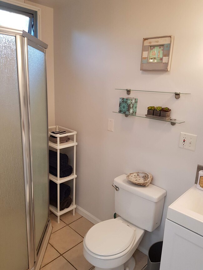 Building Photo - 1105 Palms Blvd